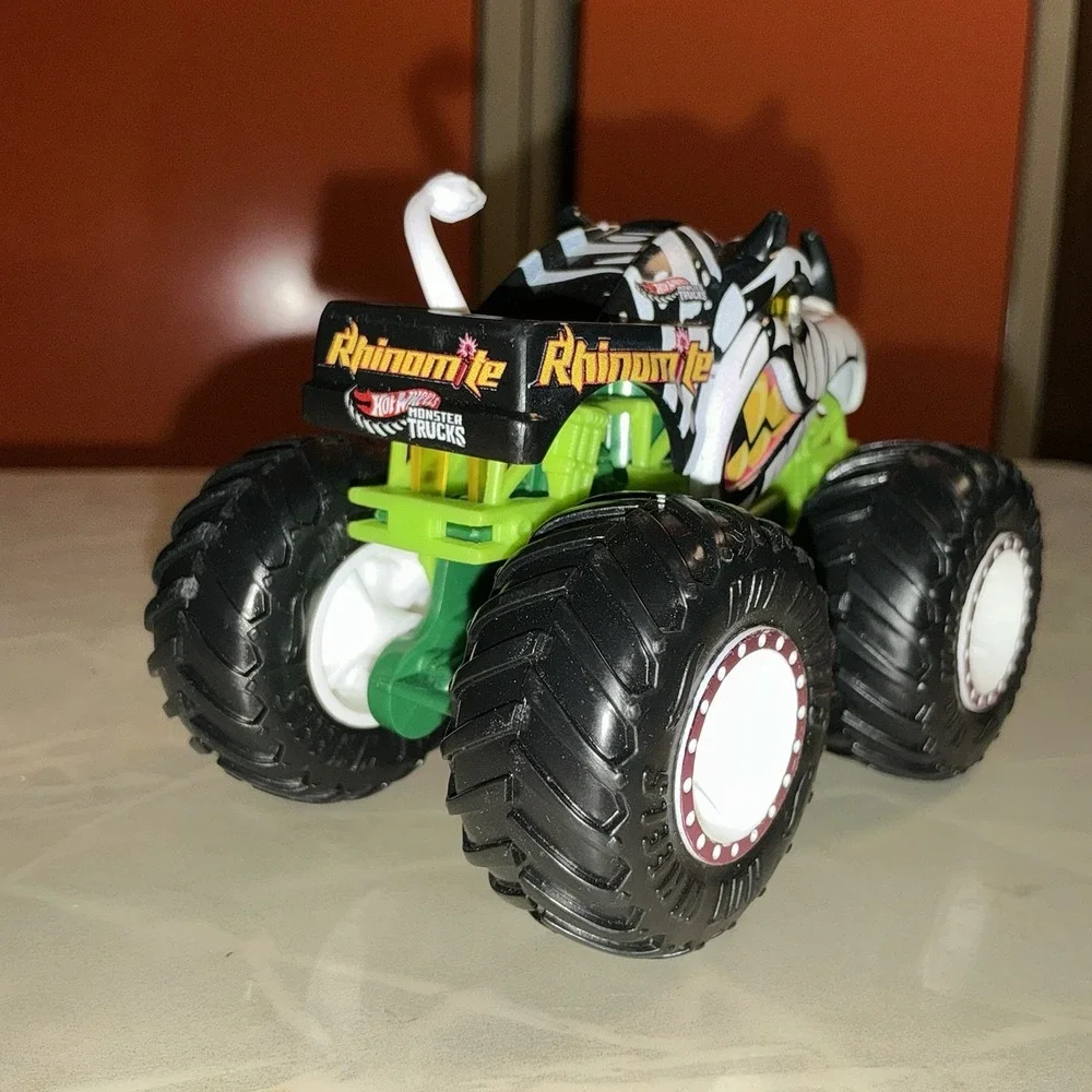 Hot Wheels Monster Jam - Monster Truck - Rhinomite - 2025 - 1:64 Scale